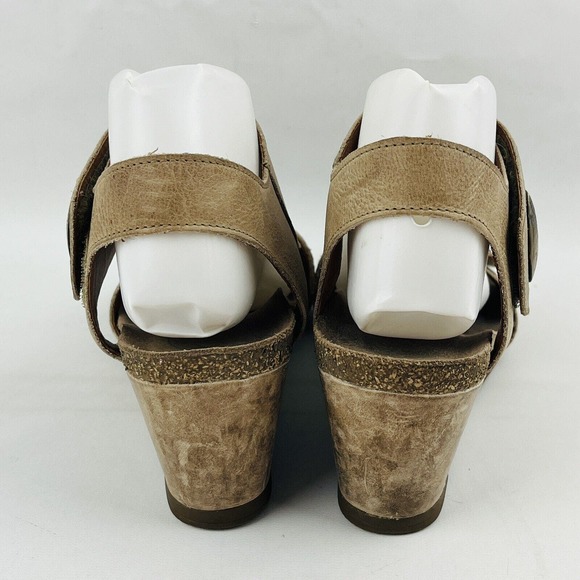 Womens US 8-8.5 Taos Carousel 2 Wedge Sandal Beige Leather Ankle Strap Open Toe - Picture 5 of 9